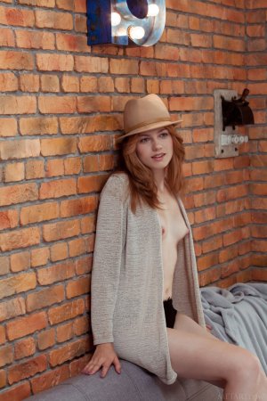 shirley-tate-knows-some-sensual-posing-skills-and-she-is-showing-it-passionately-05 thefappeni...jpg