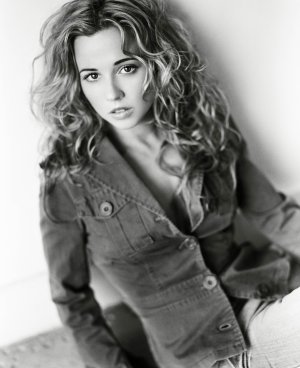 88853_Shahel_Linda_Cardellini_06080041_0001.jpg