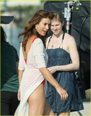 94752_kate-walsh-bathing-suit-09_122_958lo.jpg