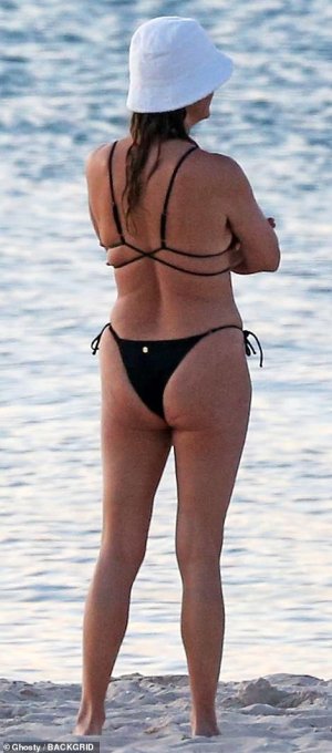 Kate_Walsh_Bikini_Pic_8.jpg