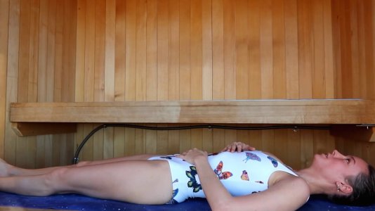 Brie Larson - a swimsuit in a sauna vlcsnap-2025-09-23-19h33m14s751.jpg