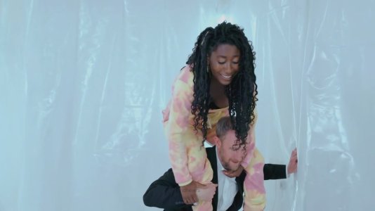 Taskmaster - s13e01 - The Noise That Blue Makes.mkv_20251004_145930.410.jpg