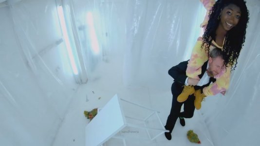 Taskmaster - s13e01 - The Noise That Blue Makes.mkv_20251004_150042.618.jpg