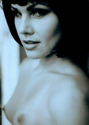 398107924_AndreaRoth04_122_588lo fake.png