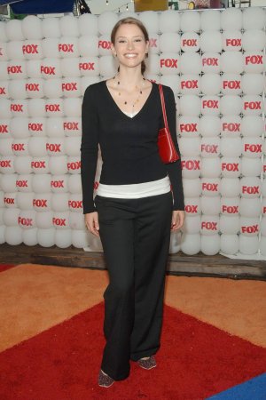 chyler-leigh-at-fox-summer-all-star-party-07-29-2005-5.jpg