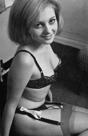 Britt Hampshire Span Magazine - Pqch0nyysF1qf826yo1.jpg