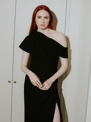Karen_Gillan_in_a_black_dress_09-12-20250002.jpg