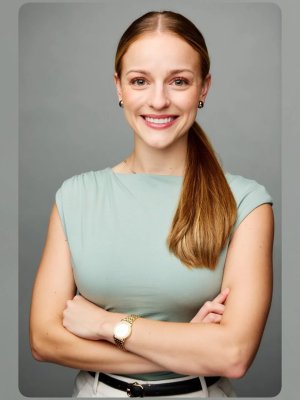 Jacqueline Scislowski - posing 1.jpg