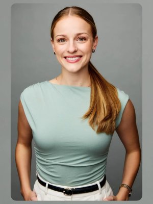 Jacqueline Scislowski - posing 2.jpg