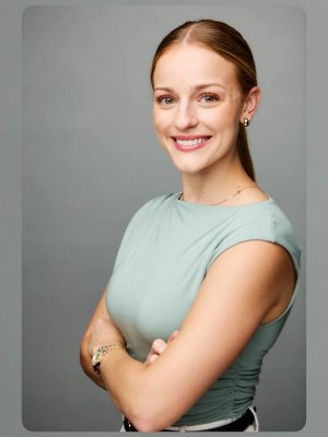 Jacqueline Scislowski - posing 3.jpg