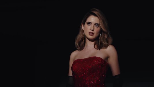 Laura_Marano_-_YOU__Baggage___Official_Video___10_.jpg