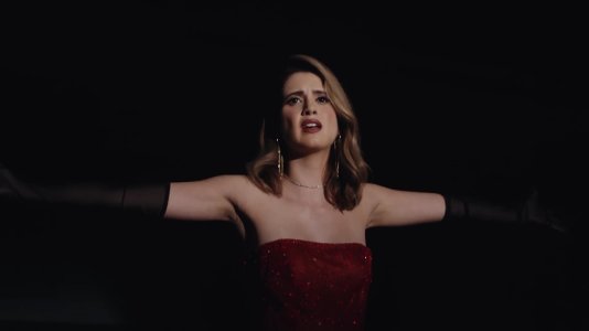 Laura_Marano_-_YOU__Baggage___Official_Video___12_.jpg