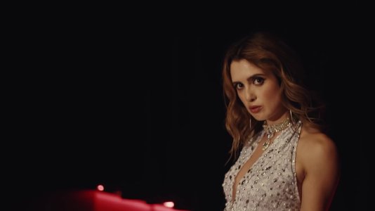 Laura_Marano_-_YOU__Baggage___Official_Video___17_.jpg