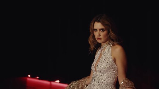 Laura_Marano_-_YOU__Baggage___Official_Video___18_.jpg