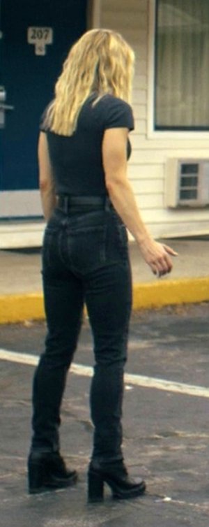 Jennifer Holland (4).jpg