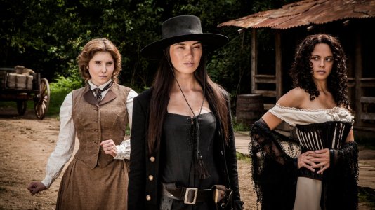 AAAABS6yuqv2 with Melissa Farman and Tattiawna Jones from Strange Empire.jpg