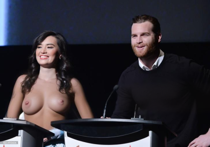 gettyimages-461492606-2048x2048 fake.png