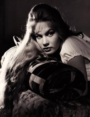 Gillian Hills M4wa6yBGGq1qb8ugro1 .jpg