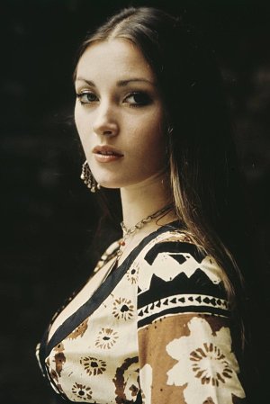 Jane Seymour 1973 - F4174a3ad579e20937df4838cebaff53 69ae6aa5.jpg