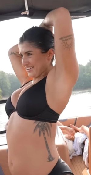 hailie-deegan-v0-tnwgzzozlvue1.jpeg