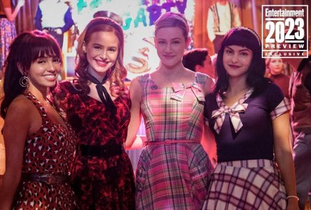 Vanessa Morgan, Madelaine Petsch, Lili Reinhart & Camila Mendes - Riverdale 2.jpg