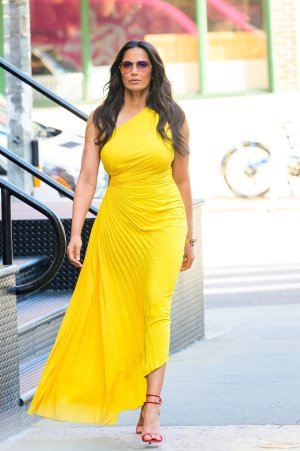 Padma_Lakshmi_out_in_New_York_10-16-2025__2_.jpg