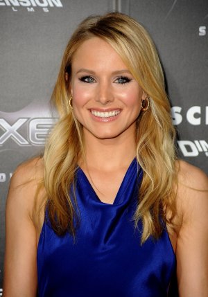 623290480_kristen_bell_at_the_premiere_of_scream_4_in_hollywood_04_122_35lo.jpg