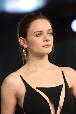 Joey King attends the Academy Museum 5th Annual Gala in LA __3_.jpg