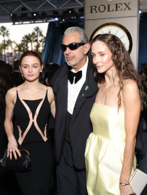 Joey King attends the Academy Museum 5th Annual Gala in LA __16_.jpg