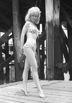 Lee Meredith Bikini 1960s -n121tqO5O61rj28rmo1.jpg
