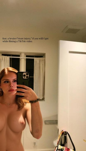 Erin Moriarty - mirror selfie in black ME15OMGC_o fake.png