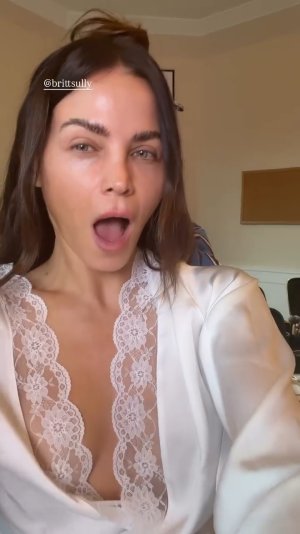 Jenna Dewan - in a white robe AQOm.jpg