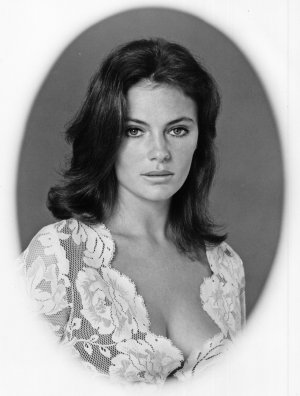 Jacqueline Bisset  -mp4ccae4lE1rj28rmo1.jpg