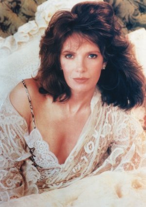 Jaclyn Smith (3).jpg