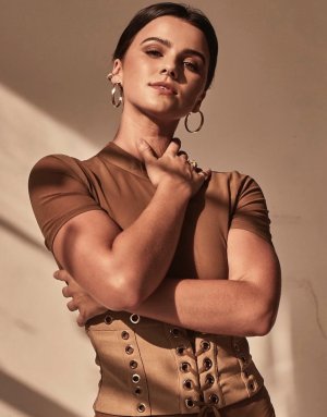 HUnter Deno - beige clothes.jpg