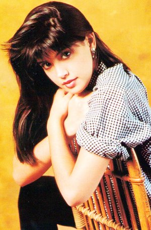 Phoebe Cates 1986 - N3skxvyKUQ1ro2c2ro.jpg