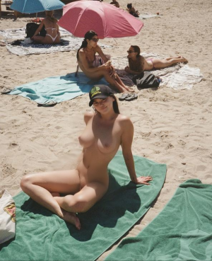 Paris_Berelc_in_bikini_10-21-20250001 fake.png