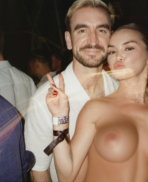 Paris_Berelc_in_bikini_10-21-20250005 fake.png