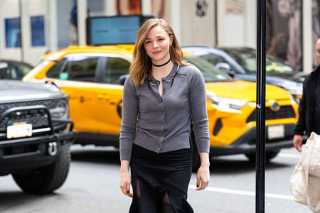 Chloe Moretz - wV10LPEr_o.jpg