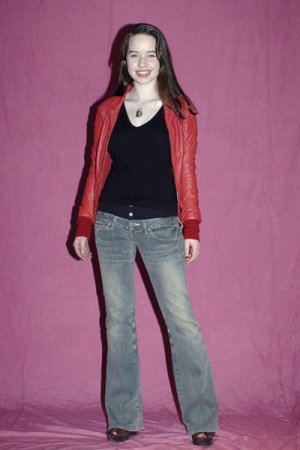 annapopplewell-narnia-tokyo-photocall-7e64b117561992.jpg