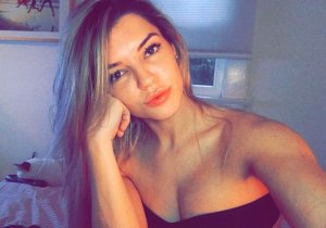 Nikki Blackketter 40 thefappeningblog.com.jpg