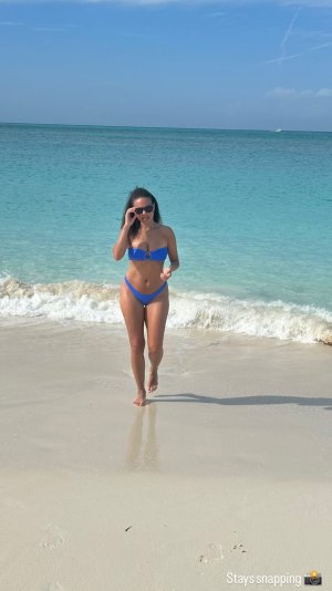 Genelle Williams bikini pics wTicryAz_o.jpeg