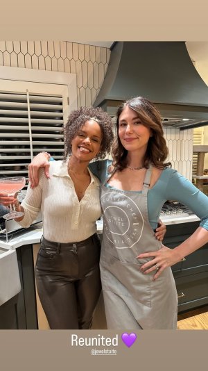 Genelle Williams kitchen pics with Jewel Staite 15.12.2023 CGNwxubZ_o.jpeg