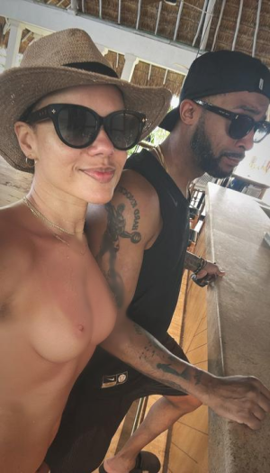 Genelle Williams vacation in matching bikini pics 26.-27.3.2025 iWJqTF8c_o fake.png