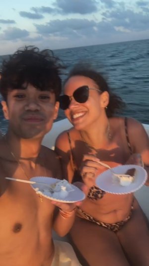 Genelle Williams vacation in matching bikini pics 26.-27.3.2025 OPt2CaB5_o.jpg