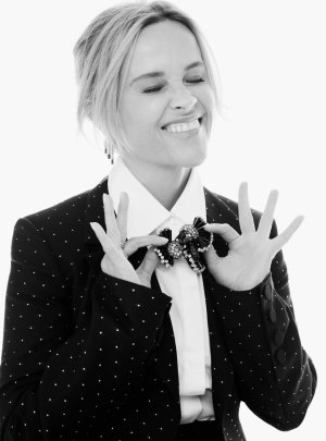 Reese Witherspoon Harpers Bazaar December 2025 ME17DDW3_o.jpg