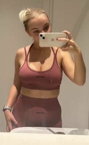 emily-hewertson_0013_edit_165227169493535.jpg emily-hewertson_0013_edit_165227169493535.jpg