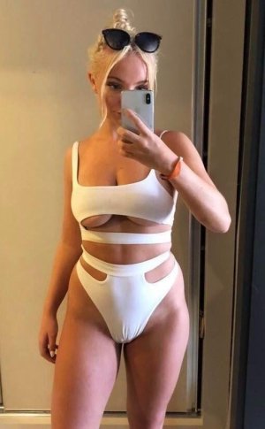 emily-hewertson-v0-vqkoikoo3uac1_edit_165050688505542.jpg emily-hewertson-v0-vqkoikoo3uac1_edit_165050688505542.jpg