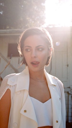 Willa Holland - smoking e09a29854876604.jpg