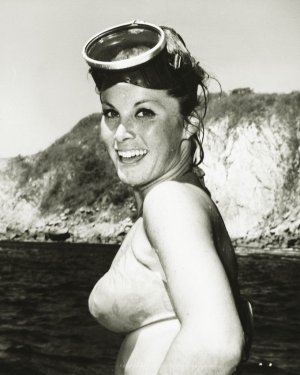 Stefanie Powers - Pm7adpXOwH1uxpcvmo1.jpg